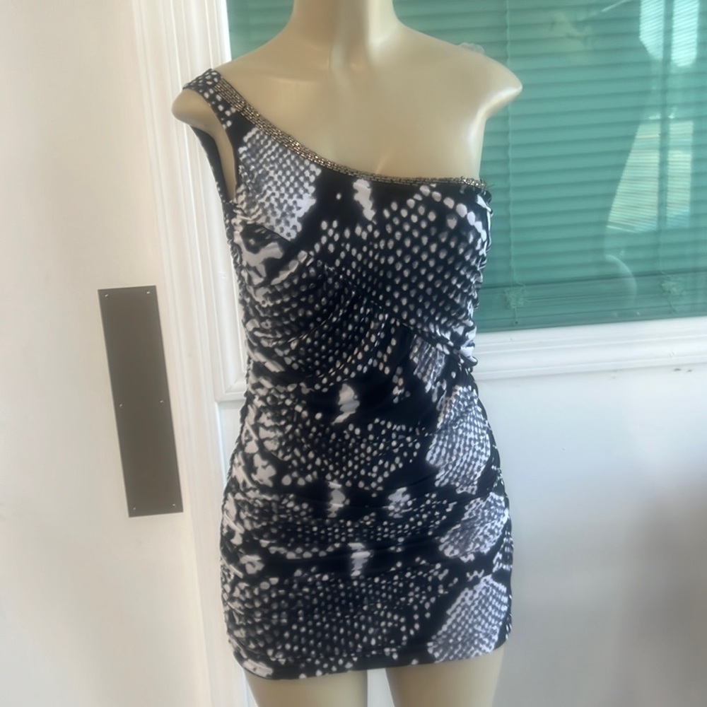 One shoulder dress size L white with black